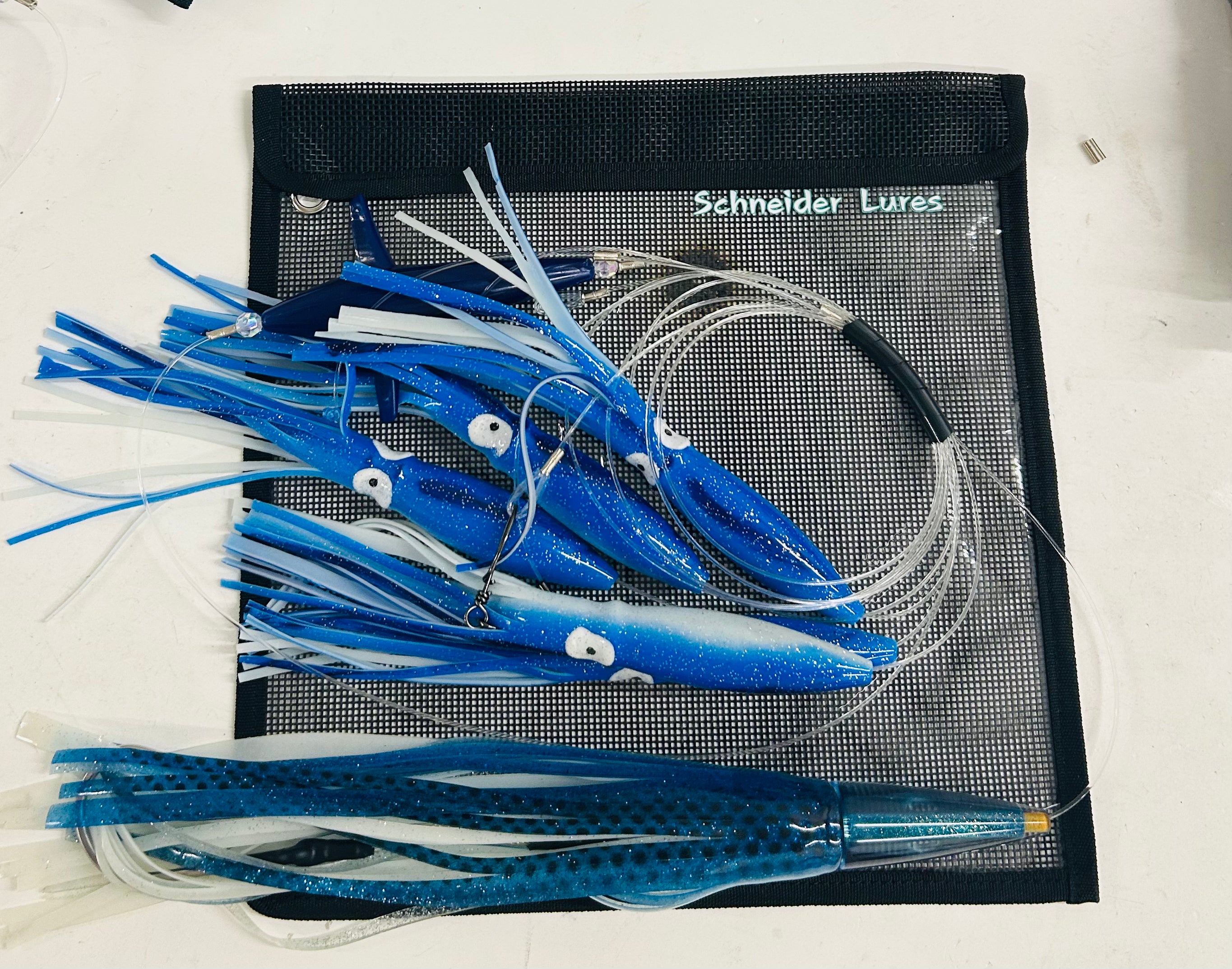 Schneider Lures Streaker Daisy Chain in Blue/White Color.