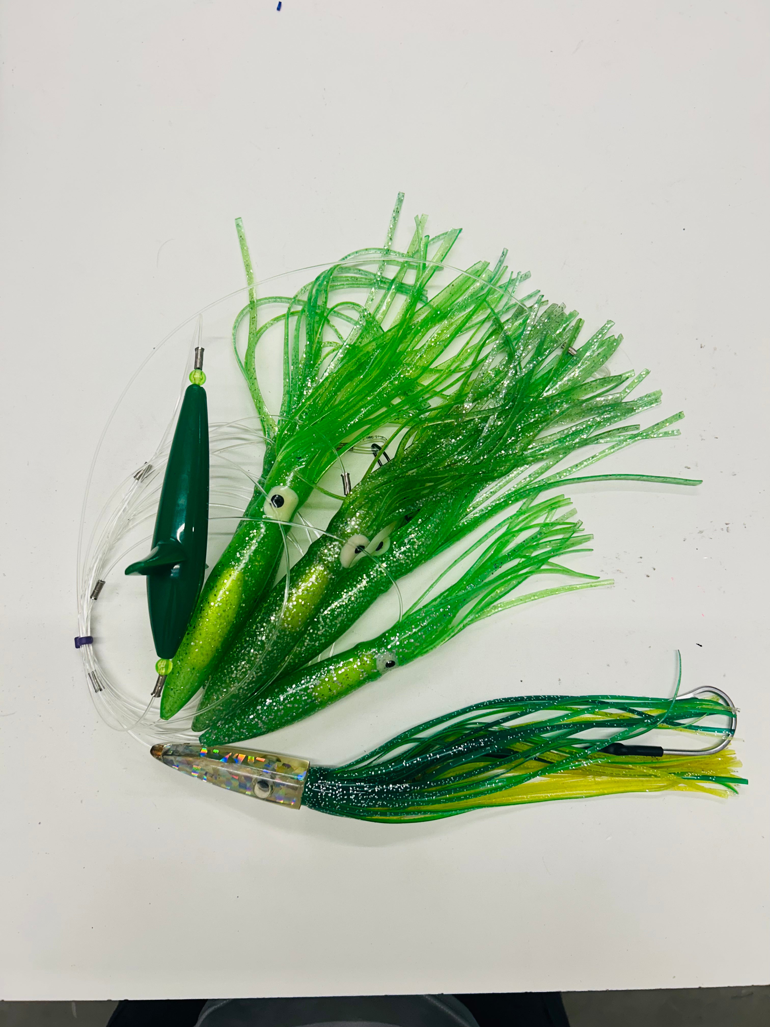 Daisy chain with Sevenstrand Tuna Lure in Green Color.